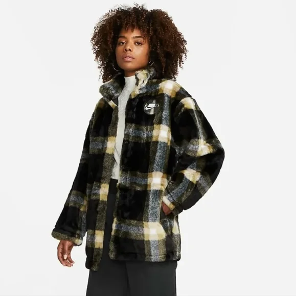 Nike Sportswear Oversize Plaid Faux Fur Jacket Coat Womens Medium DD4541-010. - Picture 5 of 5